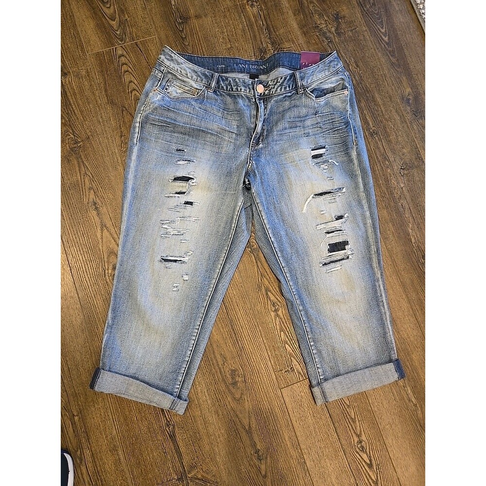 Lane Bryant Weekend Capri Size 18 Distressed Light